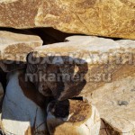 Песчаник тигровый с разводами галтованный фракция 100-300 мм  - Эпоха камня